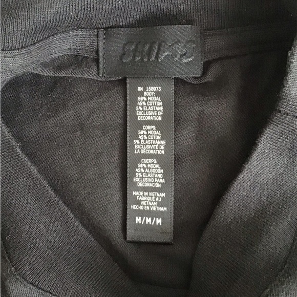 SKIMS Boyfriend Long Sleeve T-Shirt | Onyx - Picture 15 of 16